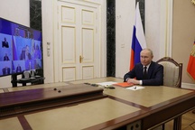 The President Vladimir Putin held a briefing session with permanent members of the Security Council via videoconference