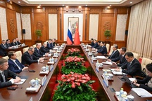 China's top diplomat meets Russian presidential aide, chairman of Maritime Board