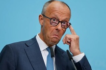 Bloomberg: Merz vows to stay on after record German election defeat
