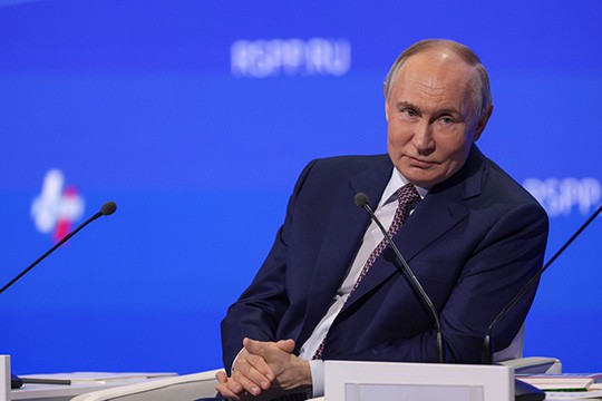 Vladimir Putin: Russian economy to become 'safe haven'