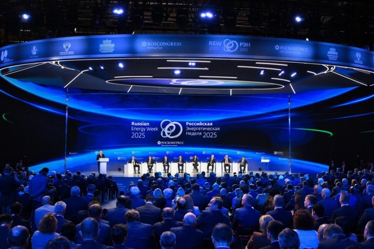 Vladimir Putin: Russia will strive to consolidate its global leadership in the energy sector