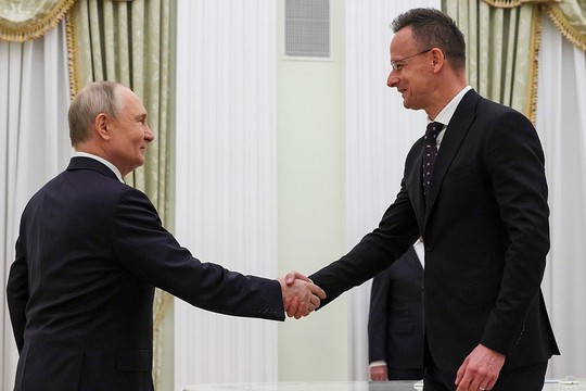 Vladimir Putin received Hungarian Minister of Foreign Affairs and Trade Peter Szijjarto at the Kremlin